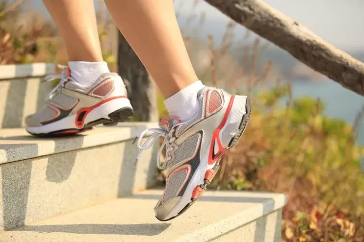 Běh do schodů je způsob, jak posílit svaly nohou a zhubnout